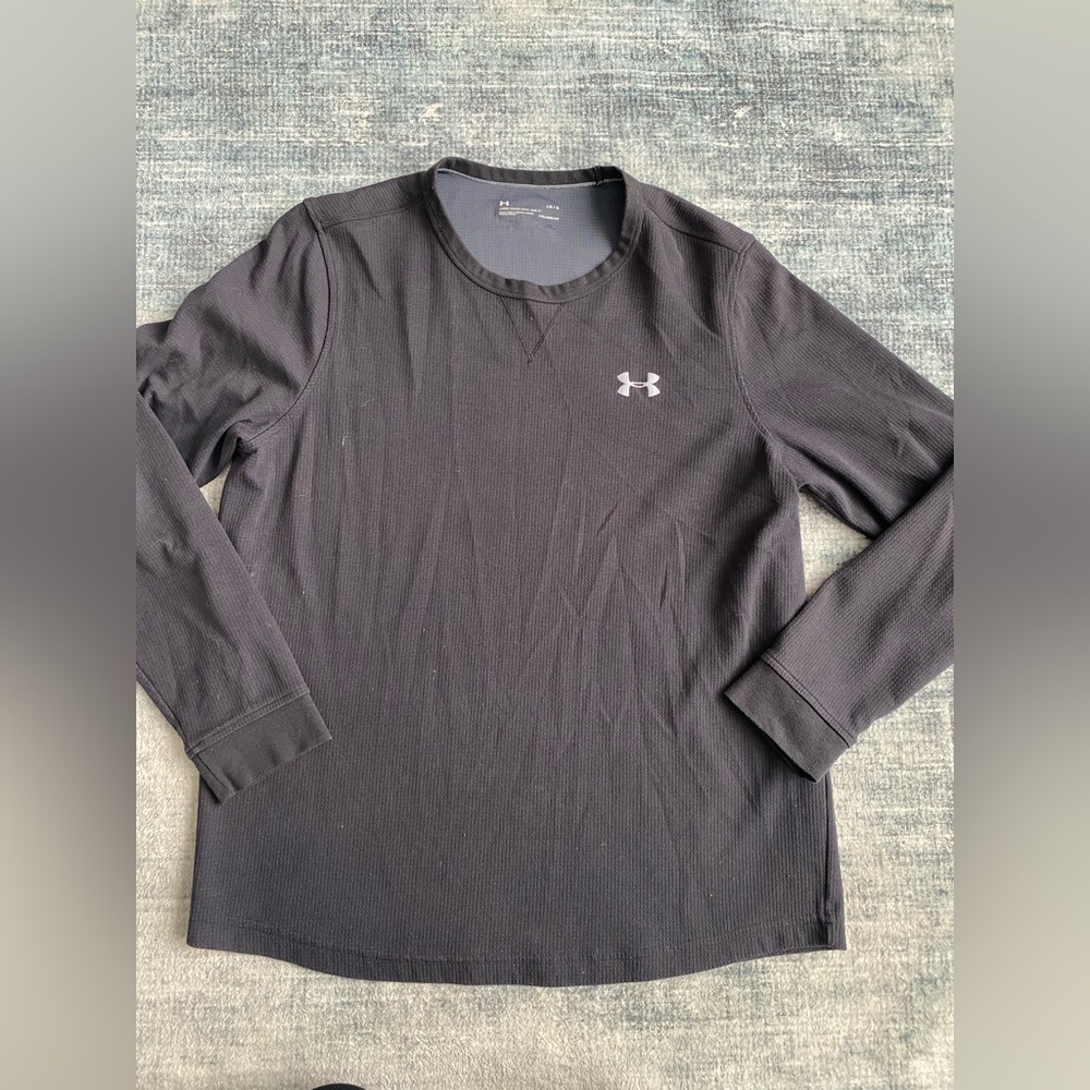 Under Armour Men's black fleece lined Long Sleeve Tee size large